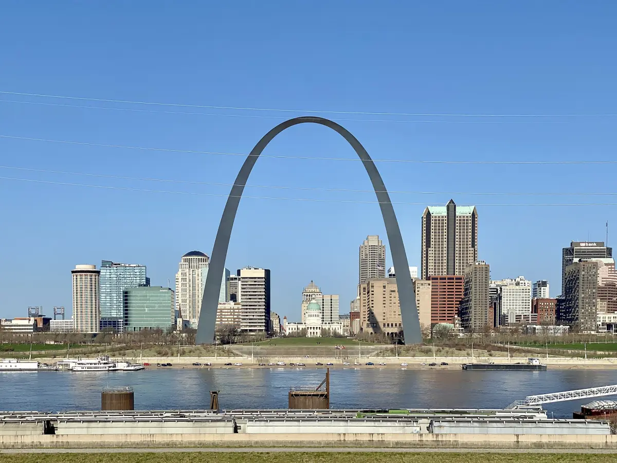Gateway Arch and downtown St. Louis seen across the Mississippi River in daylight